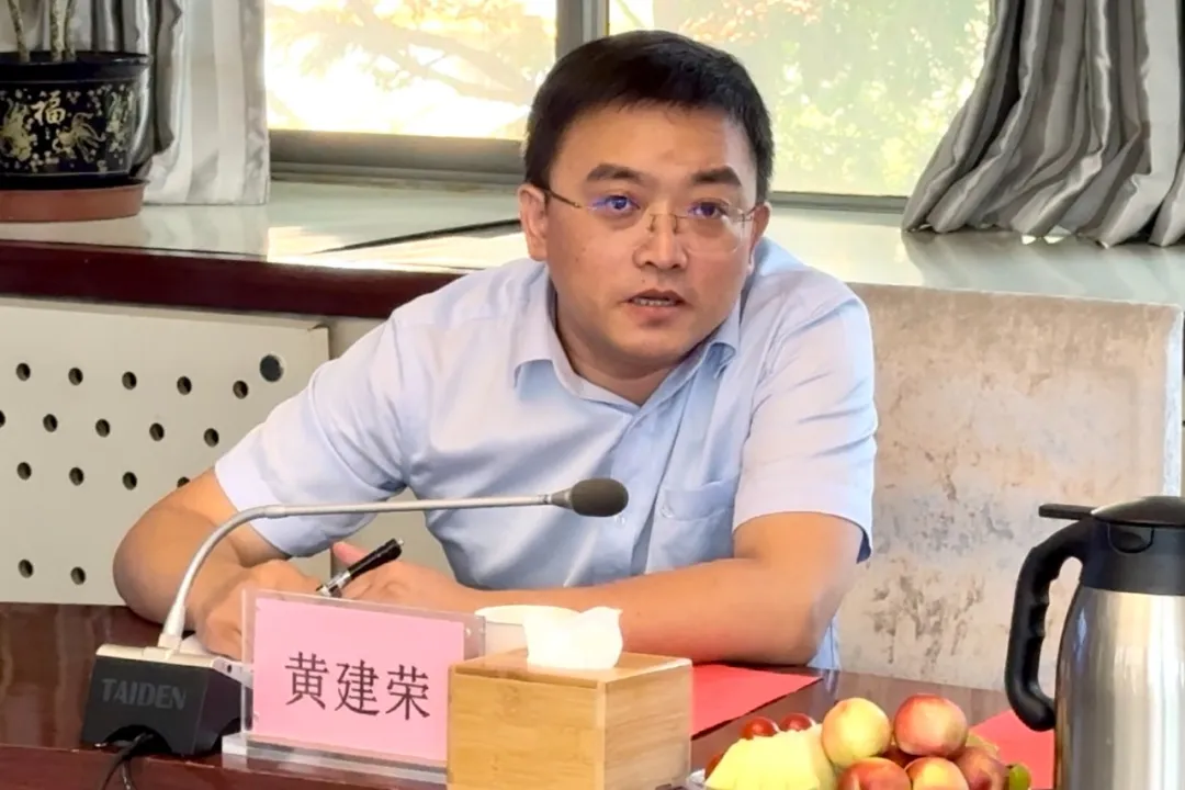 黄建荣.png